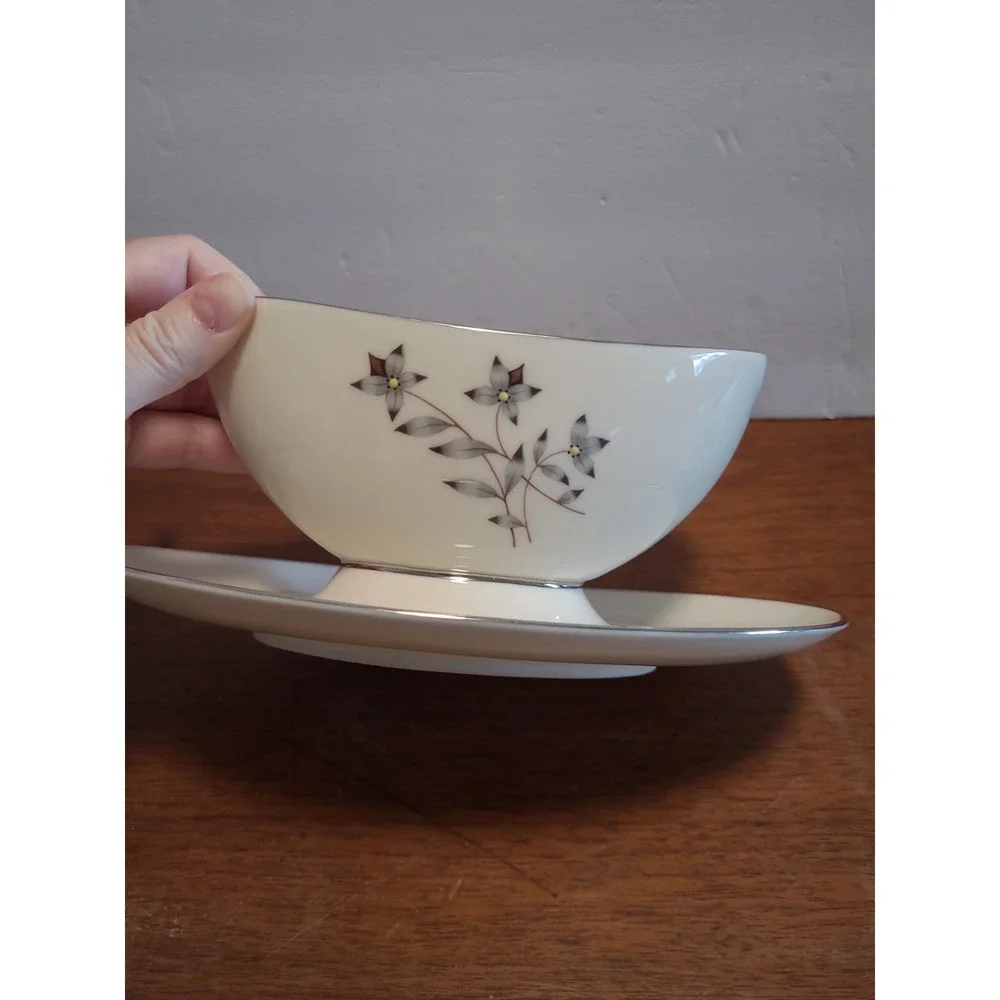 VINTAGE LENOX PRINCESS X516 OVAL GRAVY BOAT W ATTACHED UNDERPLATE Floral Gray